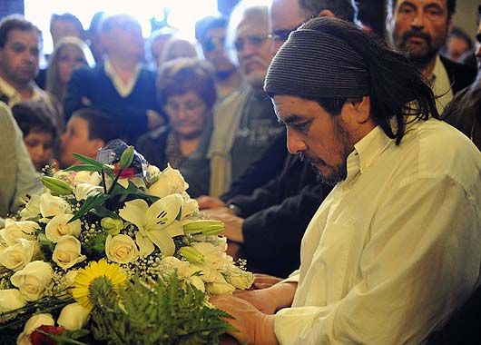 Entre lágrimas y aplausos, despidieron los restos de Mercedes Sosa (foto 6)