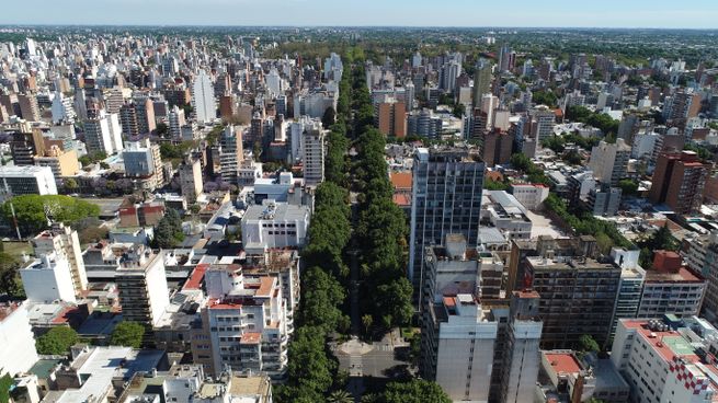 En Rosario hay dinamismo en sintonía con lo que ocurre en CABA y provincia de Buenos Aires, el mercado inmobiliario de esta ciudad de la provincia de Santa Fe revirtió los peores años y avanzaron operaciones y valores con alzas moderadas