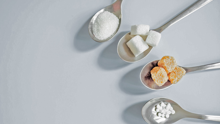 Según recomendaciones de la OMS, se debe reducir la ingesta de azúcares a menos del 10% de la ingesta calórica total diaria.