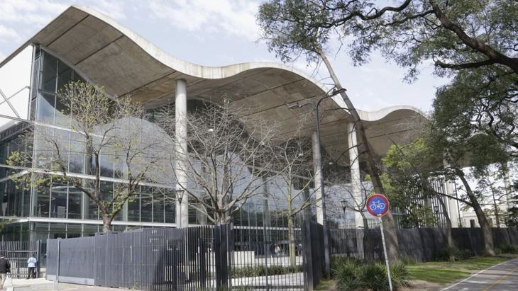 La sede del gobierno porteño en Parque Patricios. La sede del gobierno porteño en Parque Patricios.