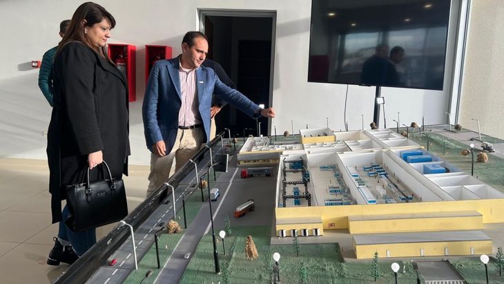 El objetivo de la visita fue conocer de primera mano los avances y desarrollos tecnológicos que EPSE está implementando en el sector de la energía solar. El objetivo de la visita fue conocer de primera mano los avances y desarrollos tecnológicos que EPSE está implementando en el sector de la energía solar.