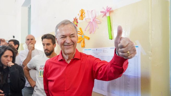 El exgobernador se encuentra en buen estado en la unidad de cuidados coronarios de la institución porteña.&nbsp;