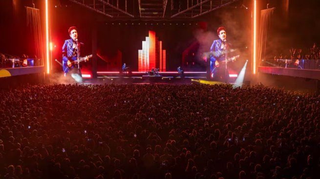 Soda Stereo brindó el primer show de su gira Ecos. 