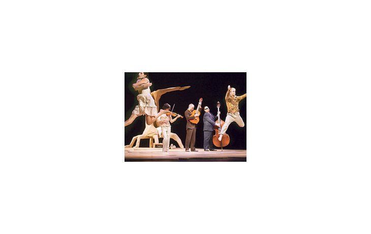 ámbito.com | Los oficiantes de «Patchagonia» (cuatro bailarines de Les Ballets C. de la B., y tres músicos), interesante parábola de la incomunicación.