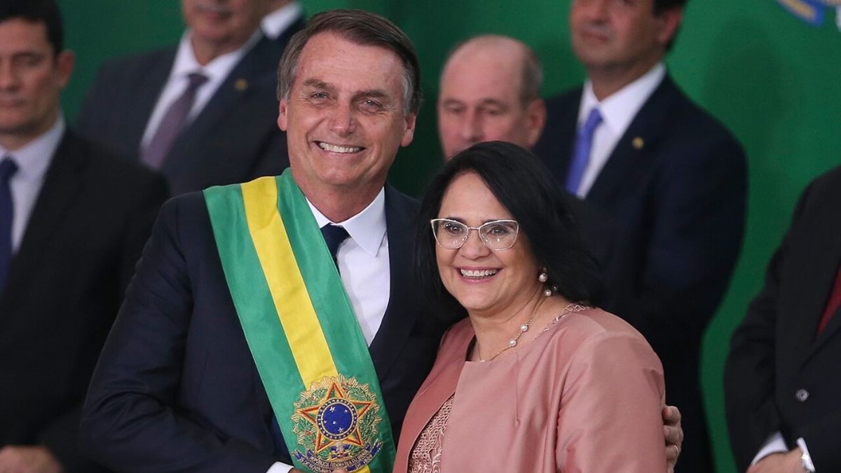 Damares Alves dijo que Bolsonaro enfrenta al "infierno" por combatir delitos sexuales