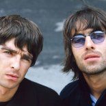 Miles de seguidores de Oasis agotaron las entradas para ver el reencuentro más esperado del año. Miles de seguidores de Oasis agotaron las entradas para ver el reencuentro más esperado del año.