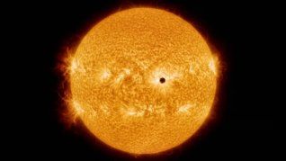 Dado a la sorprendente y última erupción, los especialistas siguen atentos a la evolución de la actividad solar, especialmente por su impacto en misiones espaciales. Dado a la sorprendente y última erupción, los especialistas siguen atentos a la evolución de la actividad solar, especialmente por su impacto en misiones espaciales.