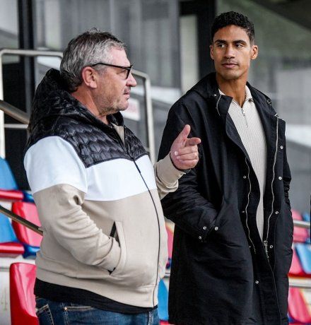 Varane fue parte de la iniciativa que busca proteger la salud de los más chicos en el club.
