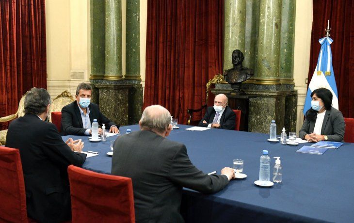 Sergio Massa junto a miembros de la CAC.&nbsp;