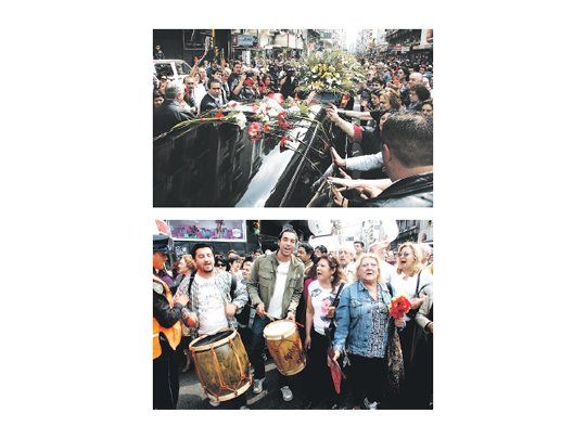 En cada esquina de la Ciudad que recorrió el cortejo, desde el Congreso hasta la Chacarita, fueron sumándose renovadas manifestaciones de cariño en la despedida.; Un adiós al estilo de La Negra: durante la mañana de ayer hubo canciones improvisadas, redobles de bombos y miles de flores arrojadas al paso de los restos de Mercedes Sosa.