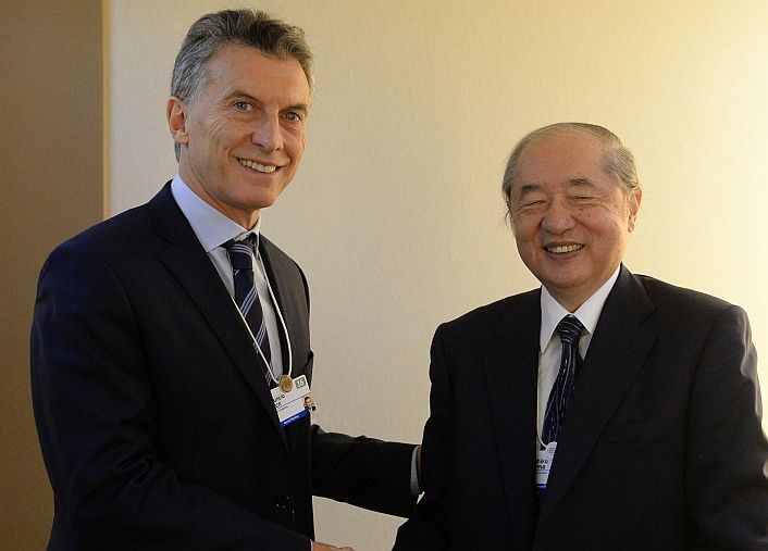 Mauricio Macri junto al CEO de Mitsubishi, Yorihiko Kojima