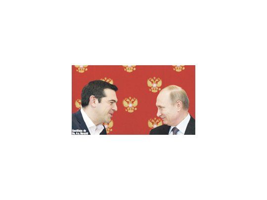 El primer ministro griego, Alexis Tsipras, visitó ayer en Moscú al presidente ruso, Vladímir Putin. Atenas sugiere que podría bloquear iniciativa de la Unión Europea contra Moscú.