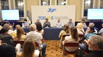 El titular de la comisión de Comisión de Presupuesto y Hacienda de la Cámara de Diputados﻿, Carlos Heller, junto con el presidente de Diputados, Sergio Massa, el ministro de Economía, Martín Guzmán y el presidente del bloque del FdT en diputados, German Martínez.&nbsp;