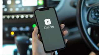 CarPlay permitirá integrar IA de terceros, aunque Siri seguirá teniendo prioridad . CarPlay permitirá integrar IA de terceros, aunque Siri seguirá teniendo prioridad .