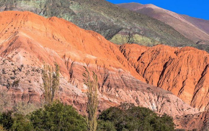 El Cerro de los Siete Colores, un ícono del turismo en el NOA.