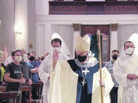 Avanzada. El obispo de Morón. Jorge Vázquez, fue uno de los asistentes al encuentro de prelados en las últimas horas con el Gobierno de Axel Kicillof, tras el flamante tope de 10 personas impuesto a las ceremonias al aire libre.