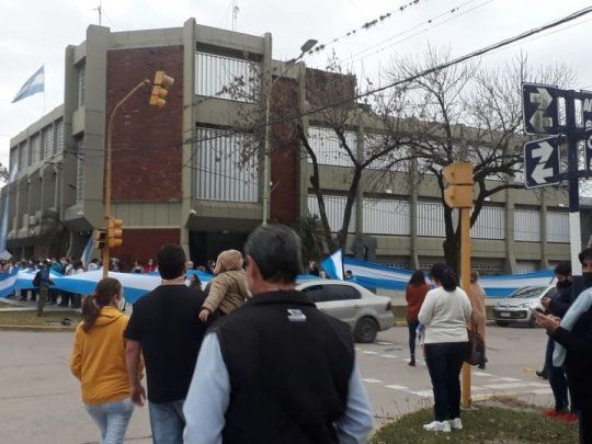 Hubo propestas y un abrazo simbólico a Vicentin en rechazo de la expropiación.