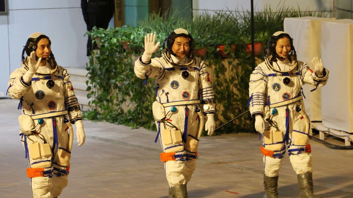 China: tres astronautas lograron arribar al "Palacio Celestial", la estación espacial de Pekín