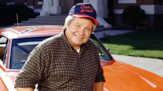 Jones, fue miembro fundamental del reparto de la serie.