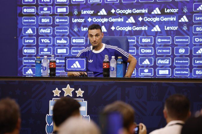 Scaloni podría aprovecharse de la baja que tendrán sus rivales en el estreno de la Copa del Mundo. 