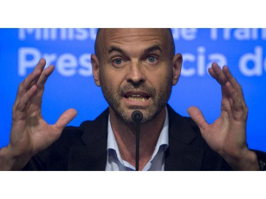 Las tarifas de trenes y colectivos finalizará el año con subas de hasta 125% tras concretarse el nuevo esquema de aumentos que anunció el ministro de Transporte, Guillermo Dietrich en el Palacio de Hacienda.