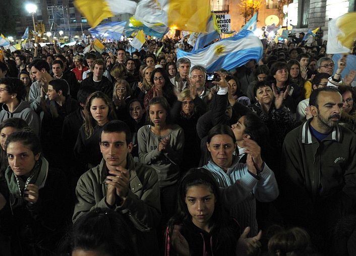 El Papa sorprendió a los fieles en Plaza de Mayo con un llamado (foto 8)