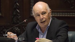 A sus 80 años, el frenteamplista Enrique Rubio renunció a su banca en el Senado.