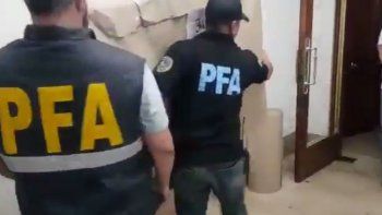 por orden de bonadio, incautaron 33 obras de arte del departamento de cristina en recoleta