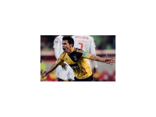 Grito en italiano. Lazio pretende que Javier Saviola mude sus goles a Italia.