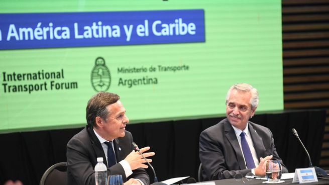 El presidente Alberto Fernández, y el ministro de Transporte, Diego Giuliano.
