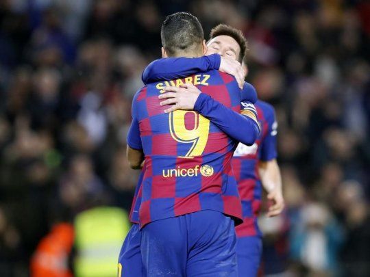 Poder de fuego: Messi hizo tres y dio la asistencia para la obra de arte de Suárez.