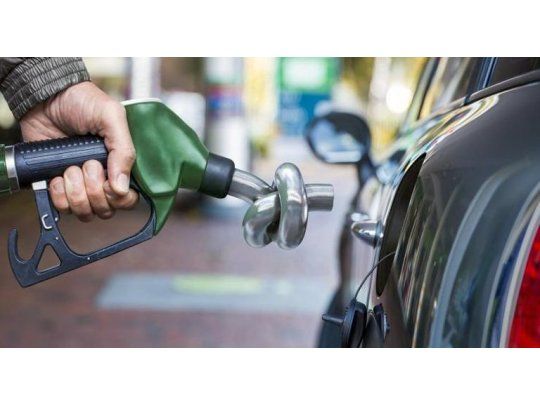 Los combustibles no paran de subir: YPF y Axion aumentaron hasta 12%