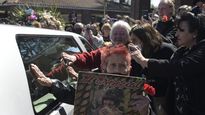 la emotiva despedida de carlitos bala en el cementerio de la chacarita