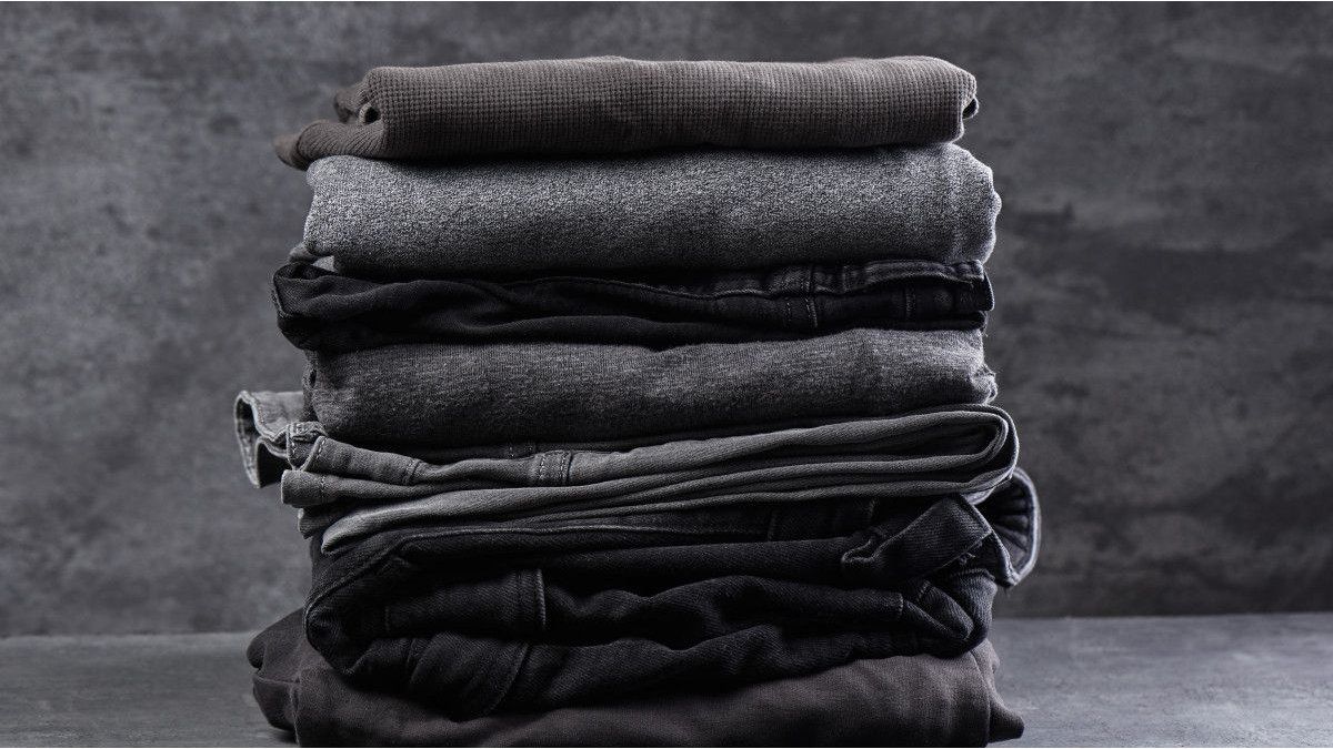 What does it mean to dress everything in black, according to color psychology