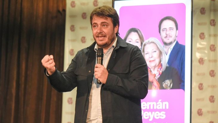 Hernán Reyes, candidato a diputado por la Coalición Cívica. Hernán Reyes, candidato a diputado por la Coalición Cívica.