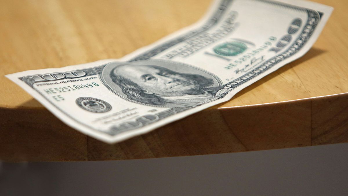 Dólar en Uruguay cae 0,59% y entra en terreno negativo mensual