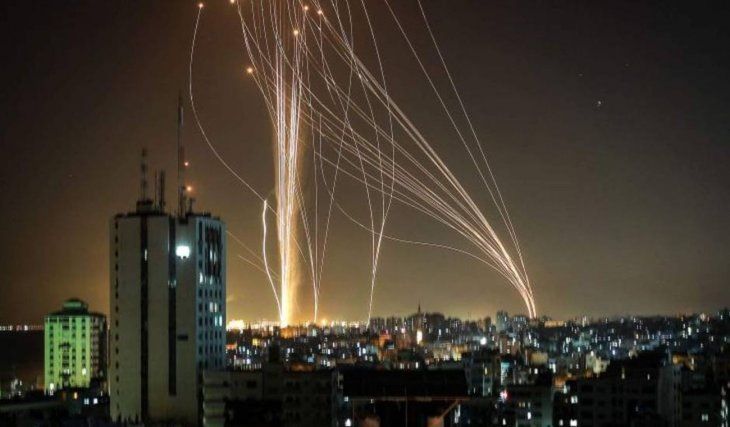 Ataque de armamento iran&iacute; contra locaciones en Israel.