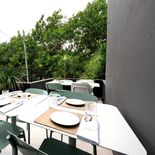 Terrazas, patios, veredas y jardines se convierten en el escenario ideal para disfrutar de un almuerzo al aire libre. Terrazas, patios, veredas y jardines se convierten en el escenario ideal para disfrutar de un almuerzo al aire libre.