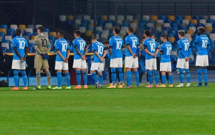 Nápoles y Nápoli homenajearon a Maradona.