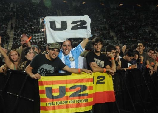 Seguidores de la banda a la espera de los irlandeses