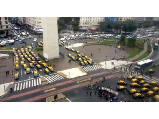 Centenares de taxistas volvieron a protestar en pleno Centro porteño