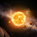 Tanto el Hubble, como el Telescopio Espacial James Webb de la NASA, han detectado estructuras similares en otros discos, pero IRAS 23077+6707 nos ofrece una perspectiva excepcional. Tanto el Hubble, como el Telescopio Espacial James Webb de la NASA, han detectado estructuras similares en otros discos, pero IRAS 23077+6707 nos ofrece una perspectiva excepcional.