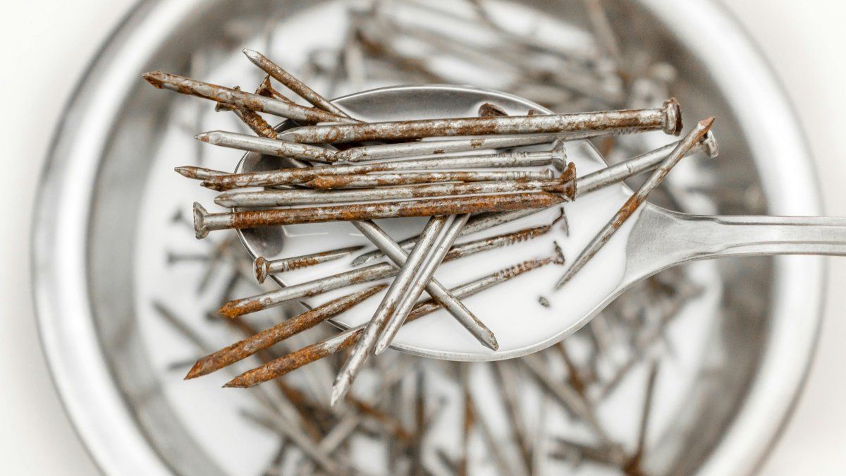 Time to recycle! Nails can serve to decorate the home