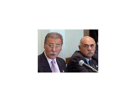 El gobernador Sobisch reestructuro el gabinete aceptando varias renuncias y nombrando a Jorge Lara (der.) como Ministro de Gobierno, Educación y Justicia.