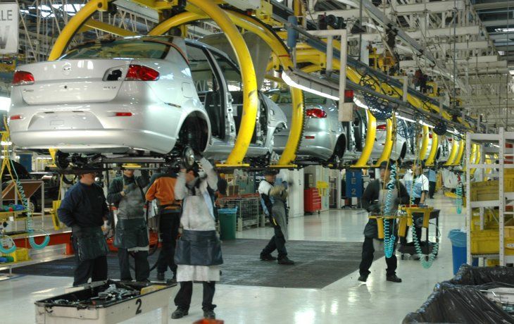 segun la uia, la actividad industrial cayo en enero 7% interanual