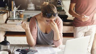 La importante compañía sufrió un duro revés. La importante compañía sufrió un duro revés.