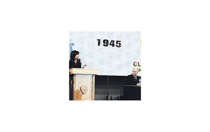 ámbito.com | Cristina compartió la inauguración de la sede del club Boca de Río Gallegos con Julio Grondona. Pero el armador del circo no se mostró: Lázaro Báez se quedó entre la gente, al fondo del salón.