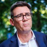 Trabajaré para construir una nueva política. El país la necesita urgentemente, sostuvo Burnham de cara a presentar a su gabinete.&nbsp;