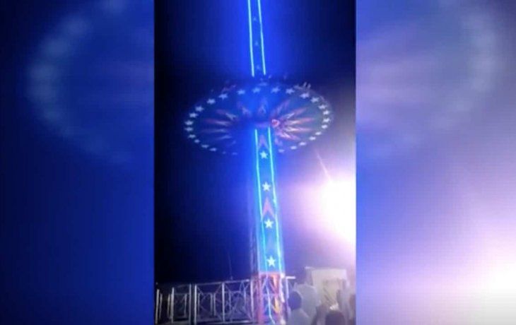 impactante: un juego mecanico se desplomo en plena actividad en india
