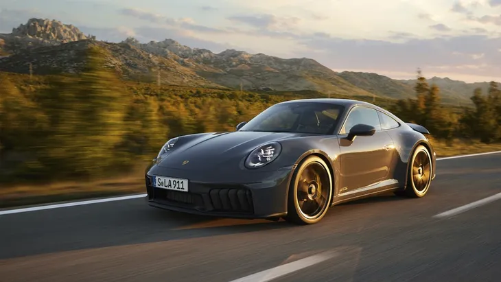 Entre los ajustes más notorios aparece el caso del Porsche 911 Turbo S, uno de los modelos más exclusivos de la marca, cuyo valor disminuyó en aproximadamente u$s128 mil respecto de la lista anterior.
